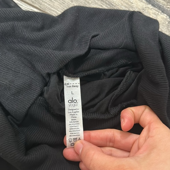 • Alo Yoga • Women’s Axis Harem Pants Light weight
Mesh detail Black Large - Picture 5 of 5